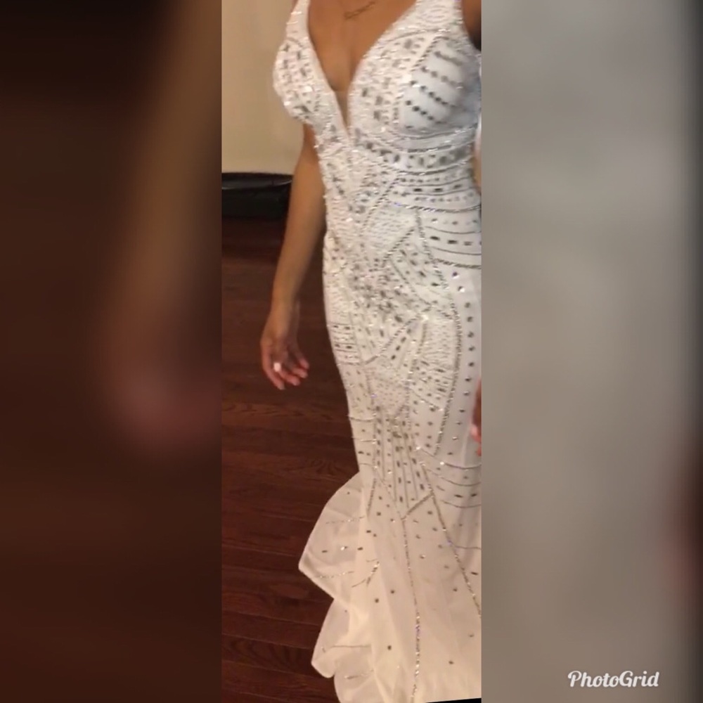 “Diamond” trimmed gown. Great for any occasion. - Picture 2 of 4